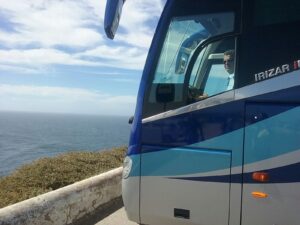 autobus aparcado mar