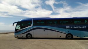 autobus aparcado mar